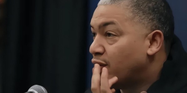 胜湖人！泰伦卢采访沮丧不满判罚，多人爆赞祖巴茨，小卡主动担责