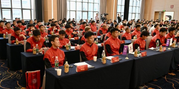 星空体育中国官网-2026赛季中超联赛来了！成都蓉城举行新赛季出征仪式