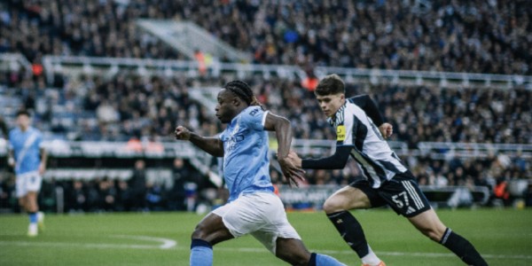 星空体育入口-2-0掀翻纽卡 13亿欧曼城一只脚进决赛：7000万强援2连杀 17年纪录