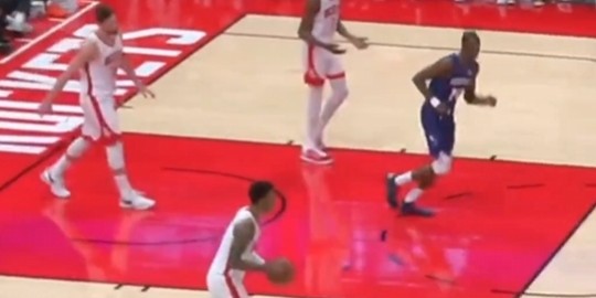 星空体育娱乐平台-网友：KD是毒瘤&amp;amp;太阳的事在火箭重演 KD：你没进过更衣室怎么知道